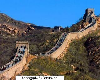 marele zid zid chinezesc este unul din cele mai grandioase ale umane. asemeni unui dragon gigantic,