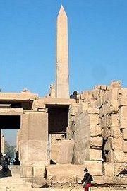 obeliscul obelisc din palatul hatshepsut din luxor, egipt